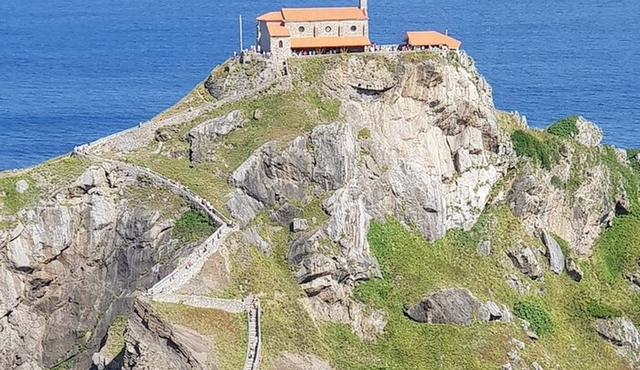 Bilbao, Guggenheim, and Gaztelugatxe: Small Group with Lunch