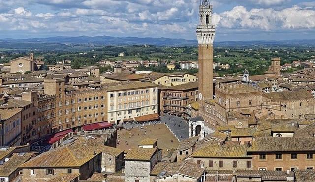 Siena tour: Piazza del Campo & Duomo exploration