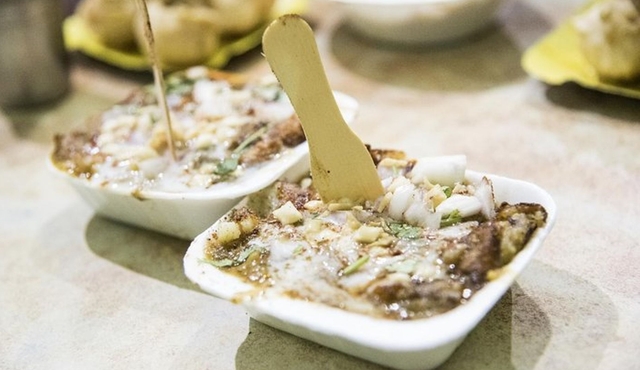 Flavors of Old Delhi: A Guided Food Tour with Meal and Transport