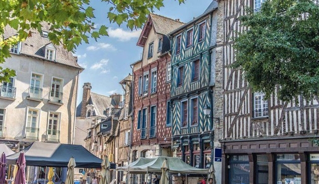 Private Transfer from Rennes Airport to Rennes City&nbsp;&mdash; Up to 7 People