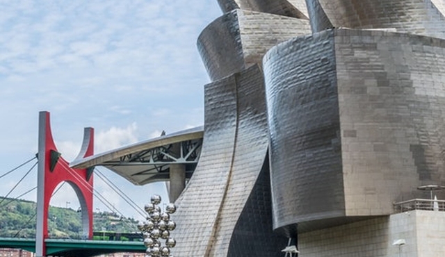 Guggenheim Bilbao Museum: Frank Gehry and Bilbao Tour + Admission