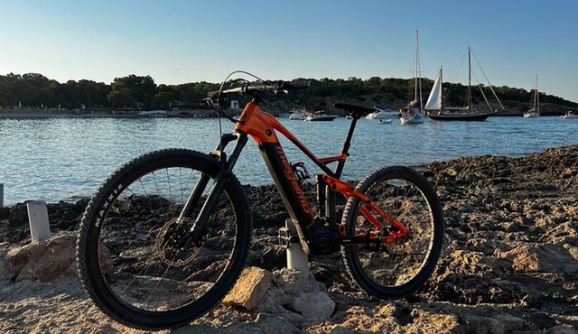 Ebike tour Torre dei Pirati di Cala Bassa + Paella and Sangria