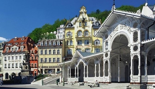 Karlovy Vary Guided Day Tour from Prague, with Lunch