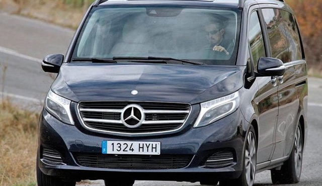 Private transfer from Prague to Vilshofen with Stopover in Cesky Krumlov