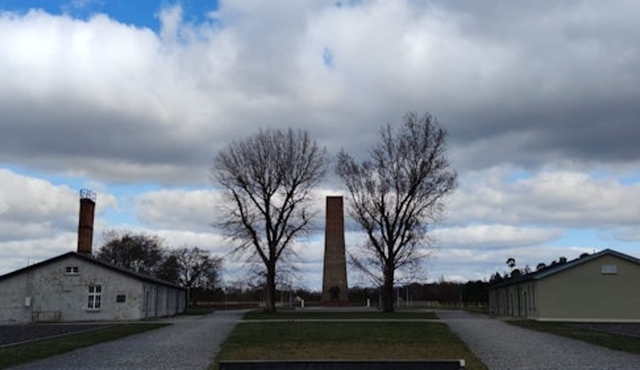 Sachsenhausen & Potsdam: Guided Tour from Berlin
