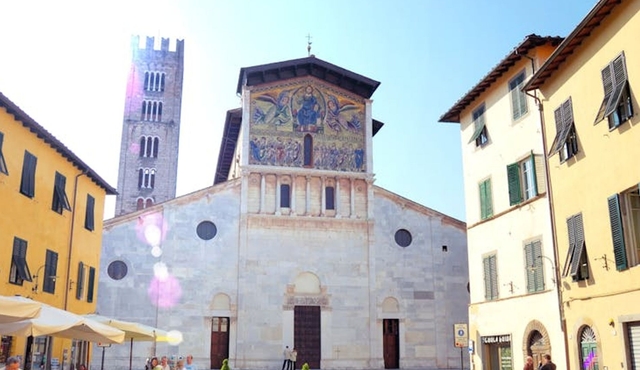 Lucca Sweet and Salty E-bike Tour with Food Tasting