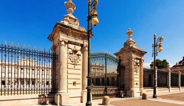 Montpellier Private Walking with a Local Guide