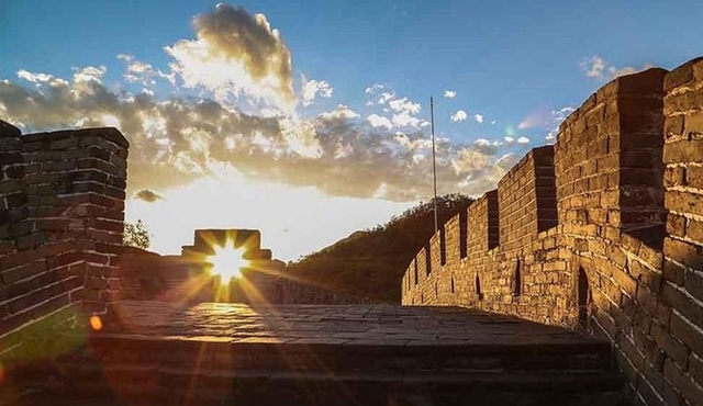 Beijing Private Tour: Mutianyu Great Wall, 798 Art Zone + Folk Art Show with Tea