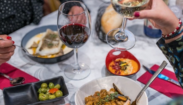 Malaga: Dinner and Show at Alegria Flamenco & Restaurant