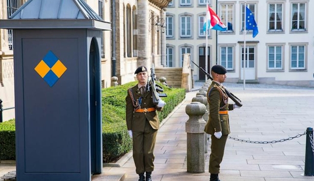 Luxembourg City Walking and Wine Tasting Tour