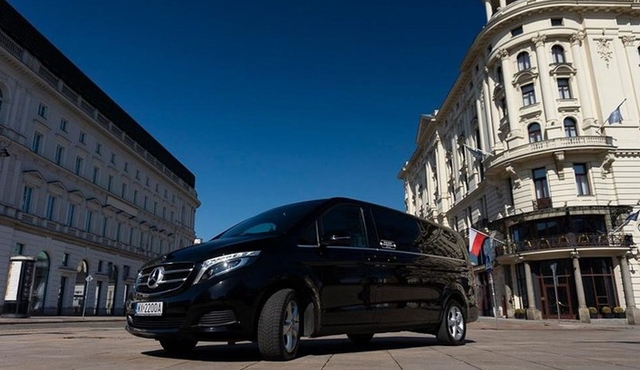 Luxury Van transfer from Warsaw to Cracow by private car