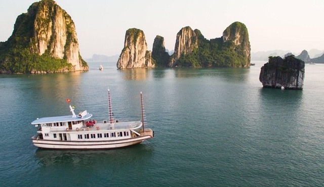Halong Sen Cruise Day trip