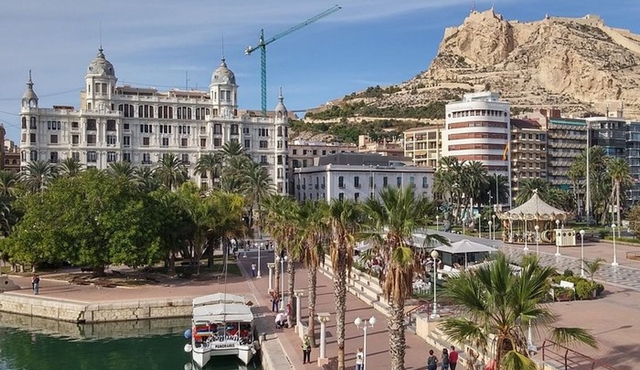 Alicante Private Walking Tour with a Professional Guide