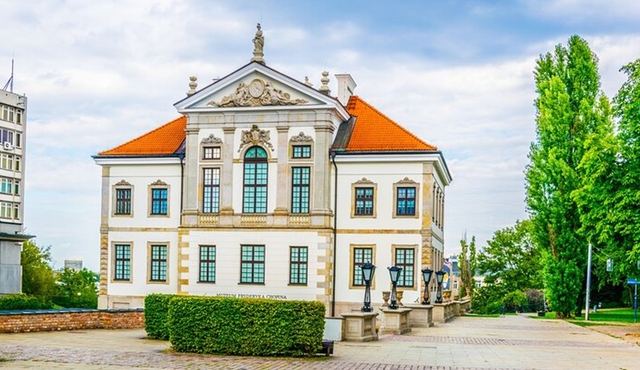 Chopin Tour in Warsaw with Skip-the-line Museum & Concert