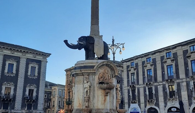 2 Hours Guided Group Tour in Catania