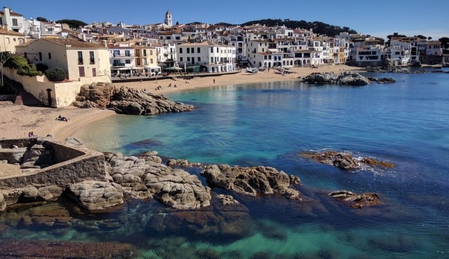 Costa Brava and Medieval Villages Small Group from Girona