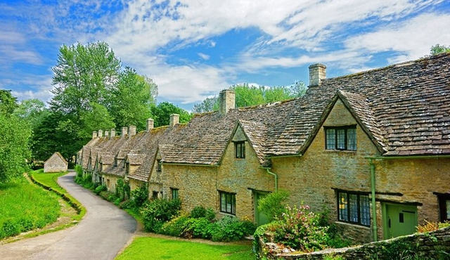 Cotswolds Hidden Gems Tour by Coach from Oxford