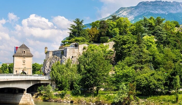 Best Intro to Grenoble in 2 hours with a Local