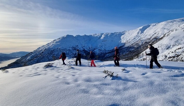 Snowshoe hiking Bergen Public — Norway Mountain Guides