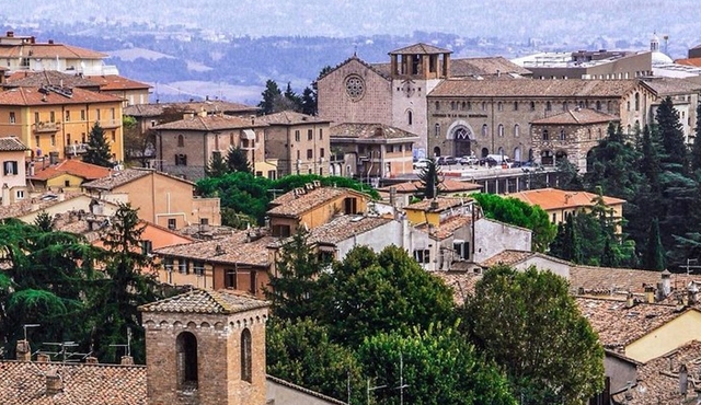 Day Trip: Perugia Private Tour with Lunch and Perugina Chocolate House