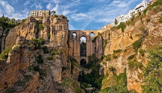 Ronda and Setenil de las Bodegas tour from Malaga