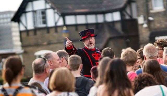 London Tower of London Early Entry and Tour with Beefeaters