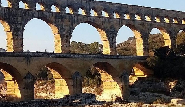 Provence, Nimes, and Uzes Wine and Heritage Tour from Avignon