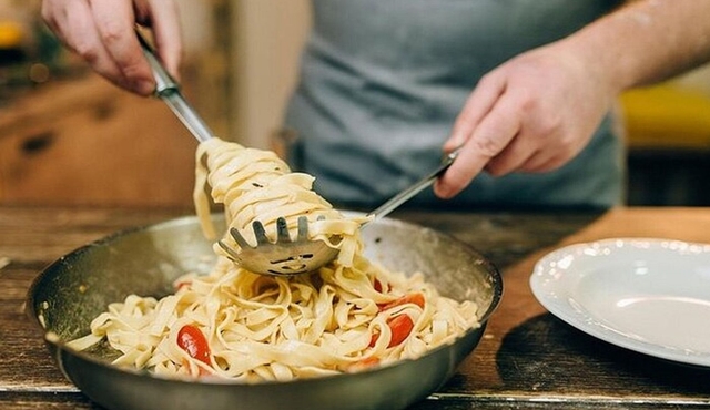 Venice Cooking Class in Mestre Pasta and Tiramisu Wine