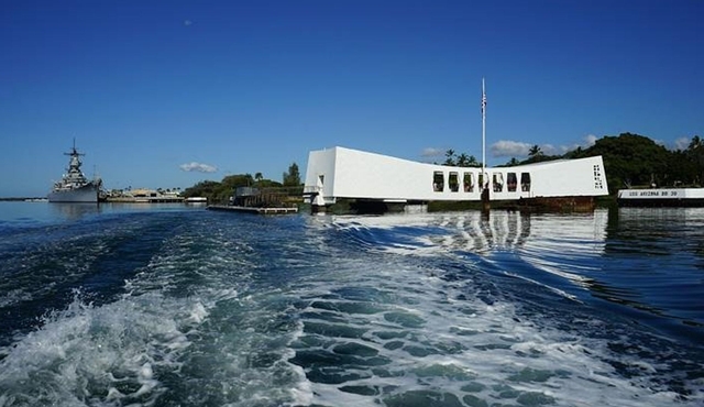 Intimate WWII: Honor our Heroes and Historic Honolulu Tour With Lunch