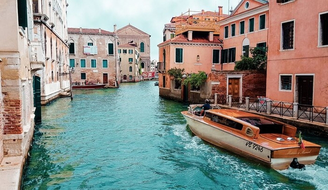 Venice Private Walking Tour: Venice Jewish Ghetto with Rialto