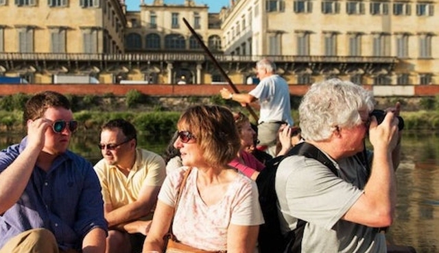Arno River Florence: 50‐Min Barchetto Cruise