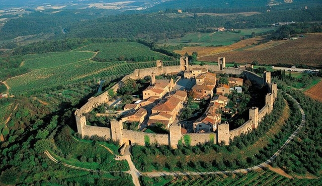 Siena Monteriggioni San Gimignano with Lunch&WineTasting Fullday from Florence