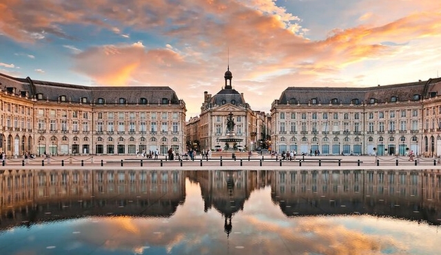 Bordeaux Private Guided Walking and Tasting Tour