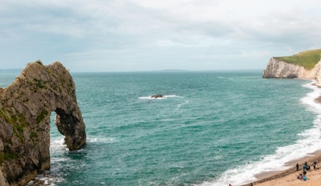 Salisbury & Jurassic Coast: Guided Day Trip from Bath