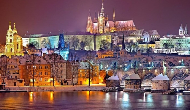 Private Transfer from Karlovy Vary to Prague, English‐speaking driver