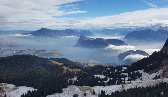 Mount Pilatus Cable Car and Boat Ride Winter Tour from Basel