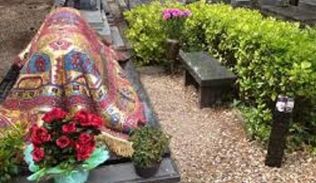 Russian cemetery of Sainte Geneviève des Bois (from your hotel in Paris)