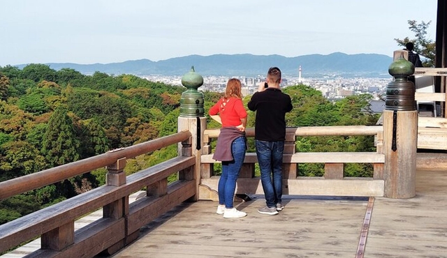 Kyoto: Sunrise Serenity at the Sacred Kiyomizu‐dera Temple