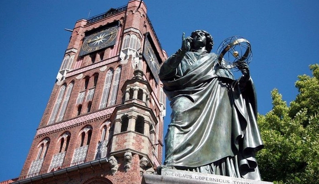 Torun Private Copernicus Trail and Old Town Walking Tour