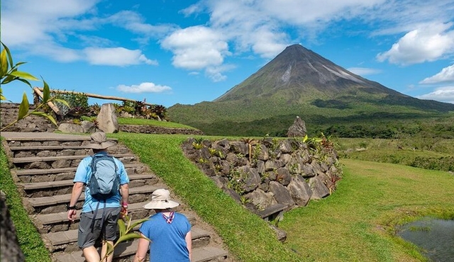 Arenal Volcano National Park Guided Hike