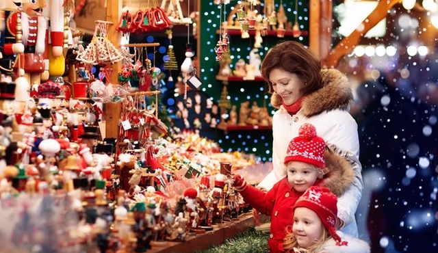 Torun Christmas Markets and Lights Tour