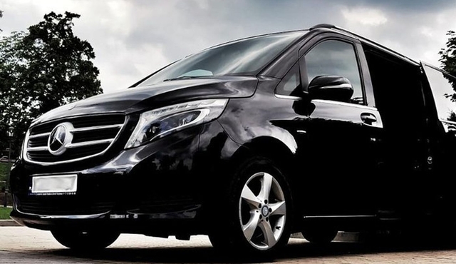 KTW Katowice/Pyrzowice Airport: Private Transfer from Krakow