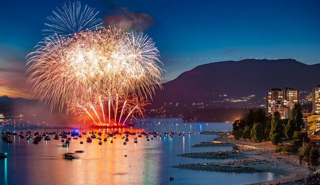 Vancouver Celebration of Light Fireworks Display Dinner Cruise