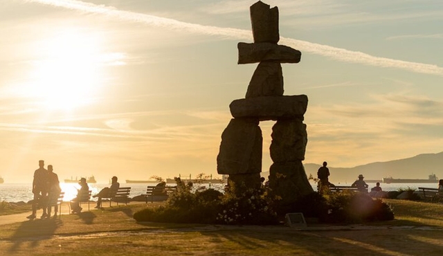 Vancouver Sunset and City Lights Trolley Tour