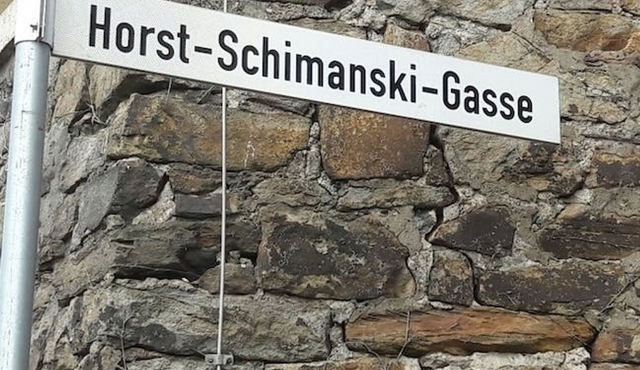 Duisburg‐Ruhrort guided Schimmi tour with currywurst