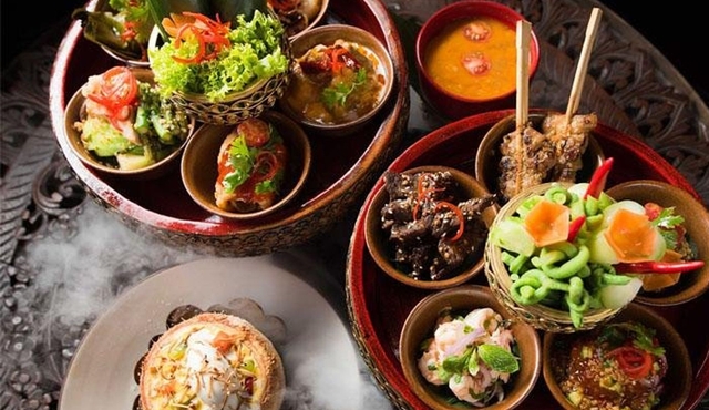 Chiang Mai Traditional Khan Toke Meal & Cultural Performance