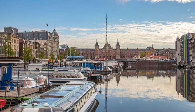 Discover Amsterdam’s most Photogenic Spots with a Local