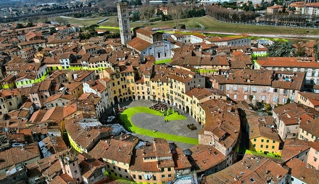 Lucca Self‐Guided Bike Tour with Detailed Town Map