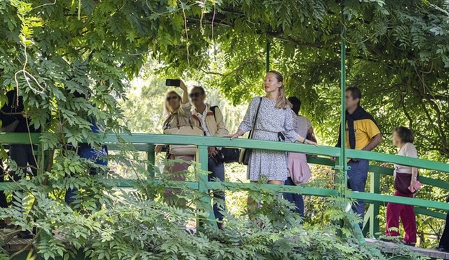 Giverny Monet's Gardens Entrance Ticket with Transport from Paris