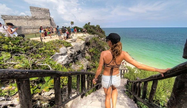 Experience this tour to Tulum, an artistic picture spot and cenotes adventure.